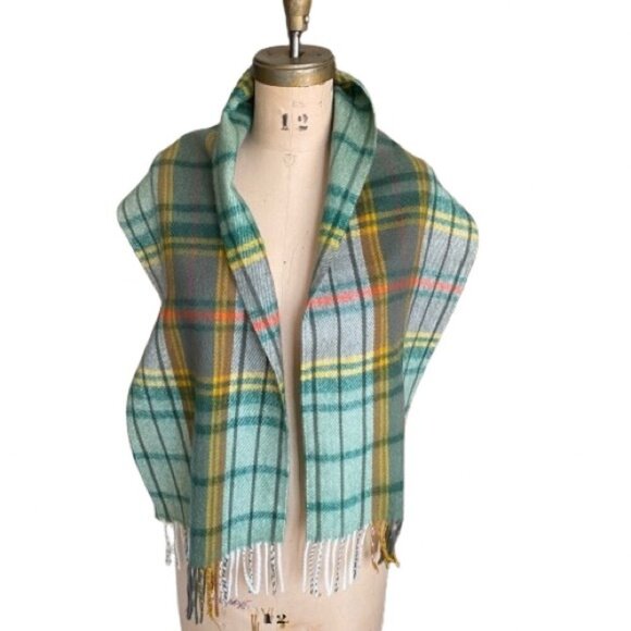 Vintage Plaid Scarf, soft and in lovely colors - Picture 3 of 12
